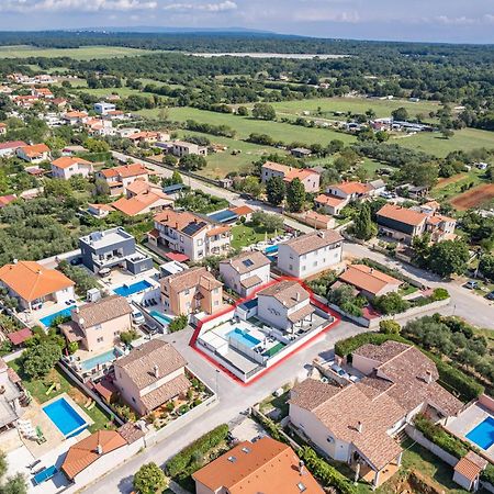 Casa Tara Three-Bedroom Holiday Home Pula Exterior photo