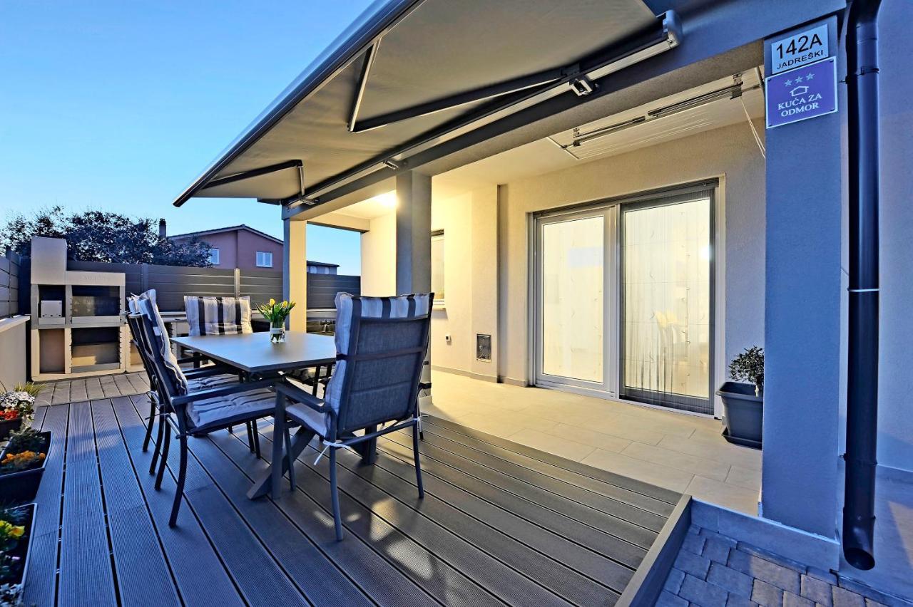 Casa Tara Three-Bedroom Holiday Home Pula Exterior photo