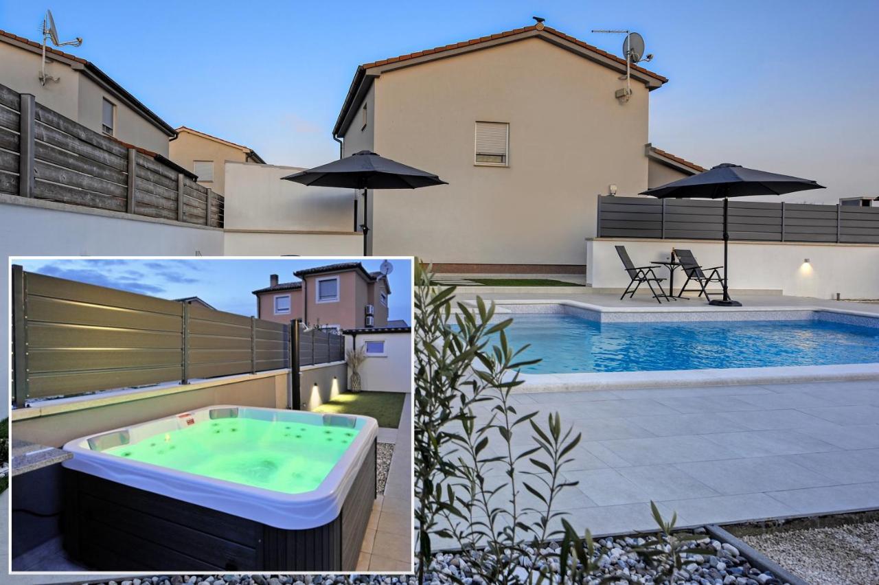 Casa Tara Three-Bedroom Holiday Home Pula Exterior photo